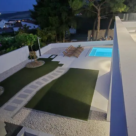 Villa With Pool Mirta *