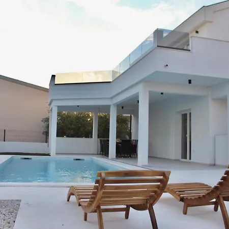Villa With Pool Mirta *