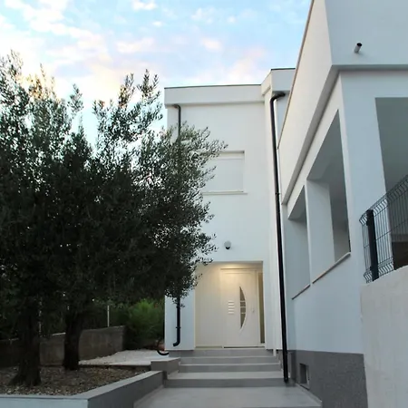Villa With Pool Mirta